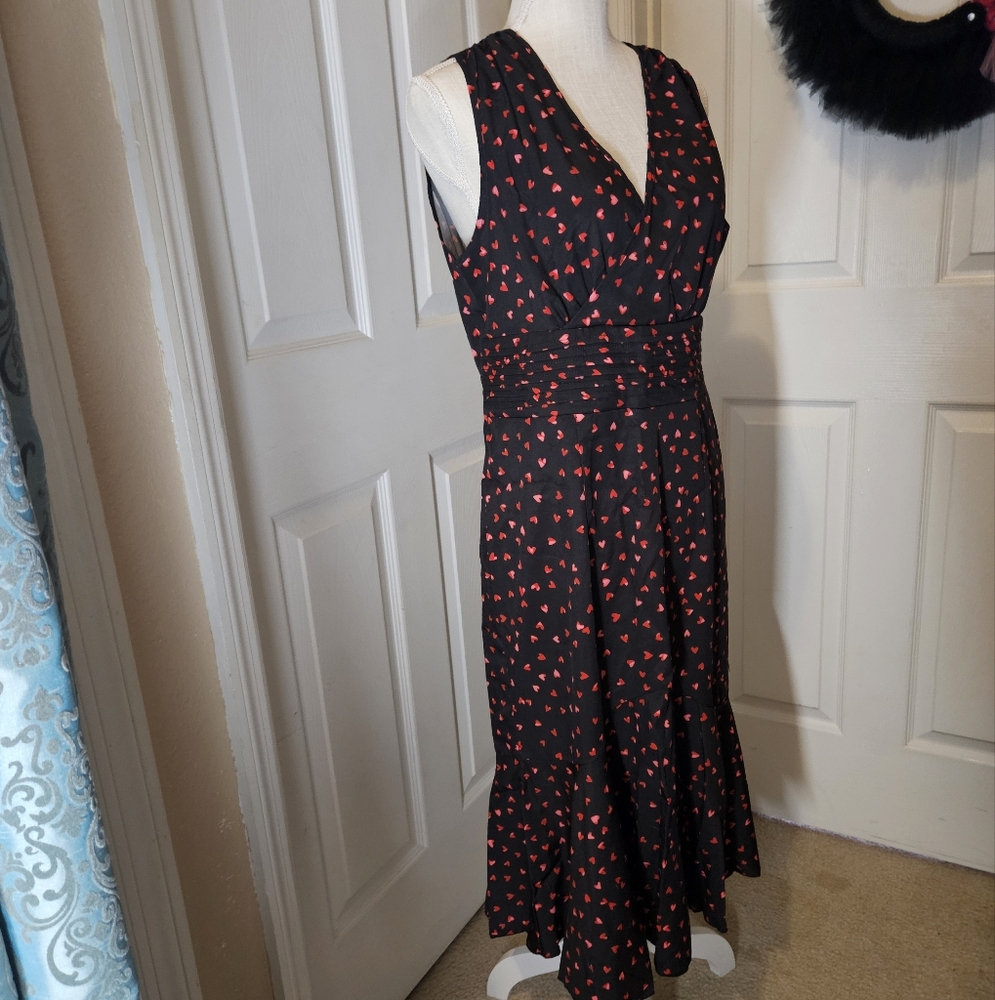 Shein women a dress V neckline hearts pattern size L black red
